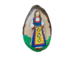 Магнит дървено пънче с мома на него